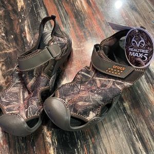 Men’s croc sandals size 10. NWT